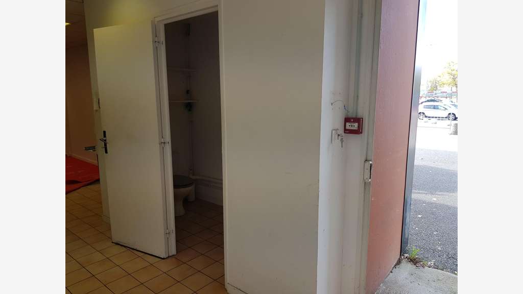 A vendre local 115m² centre commercial de Limoges