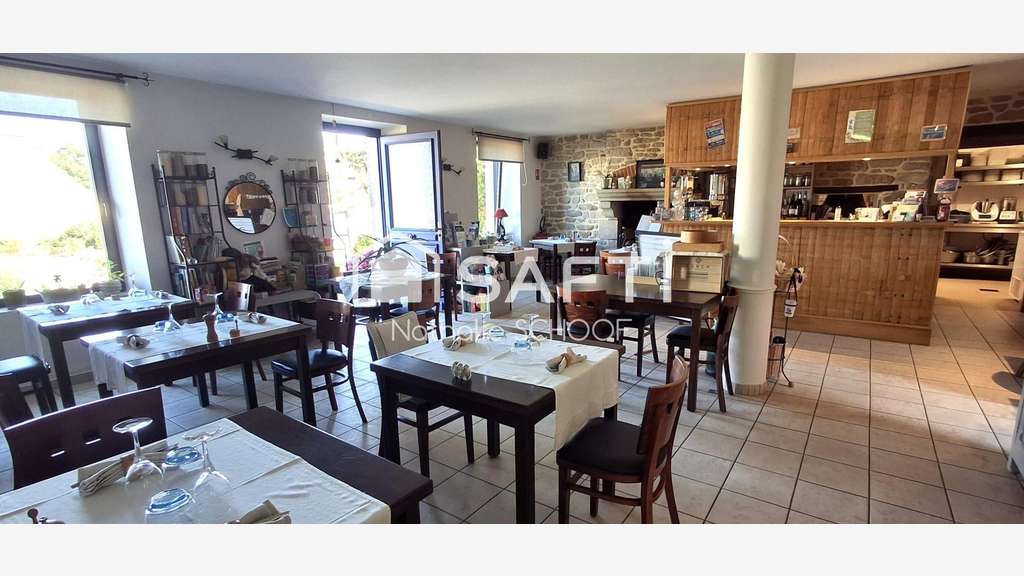 Ensemble immobilier avec restaurant et logement