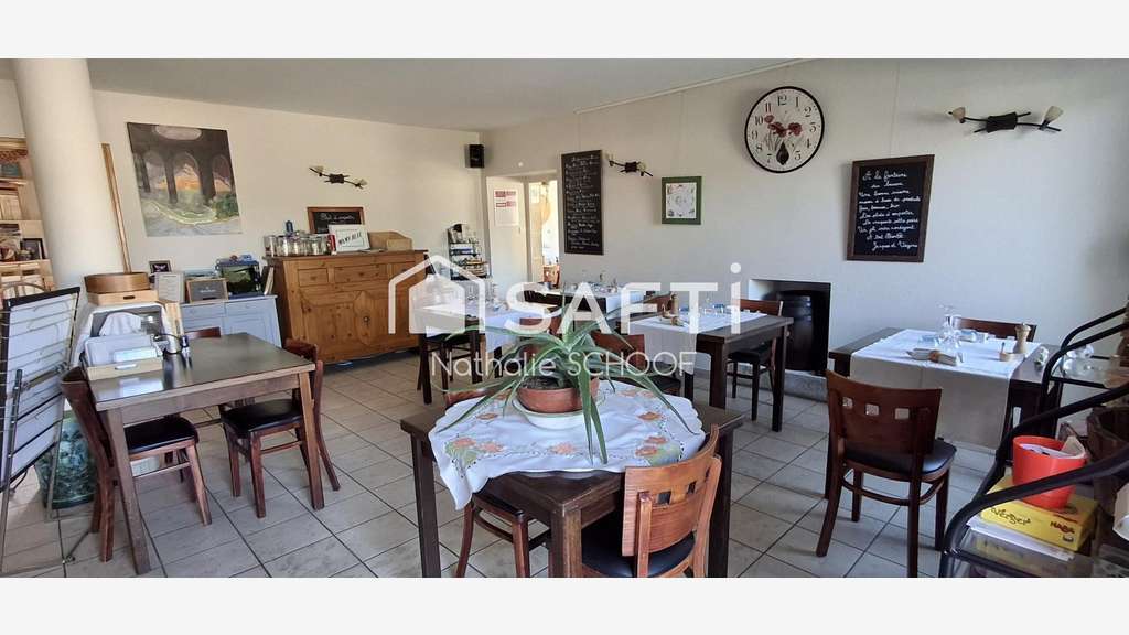 Ensemble immobilier avec restaurant et logement