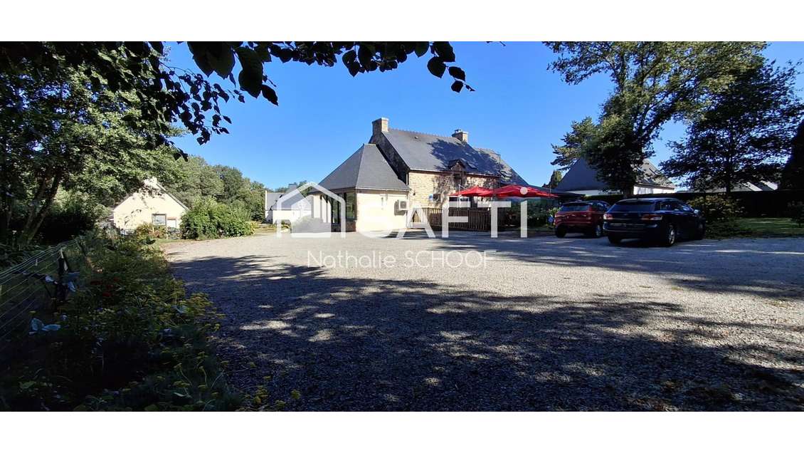 Ensemble immobilier avec restaurant et logement