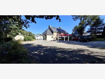 Ensemble immobilier avec restaurant et logement