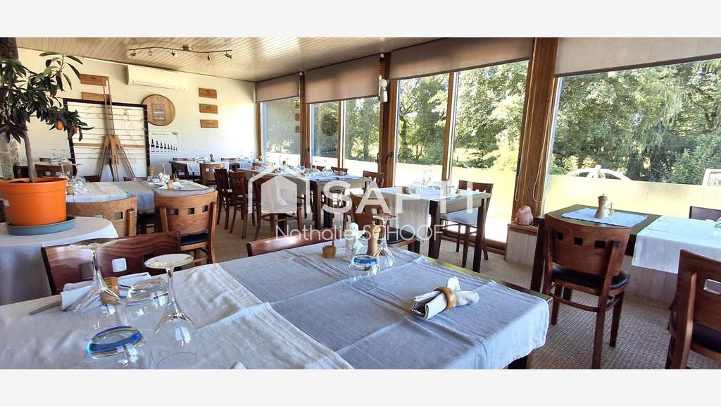 Ensemble immobilier avec restaurant et logement