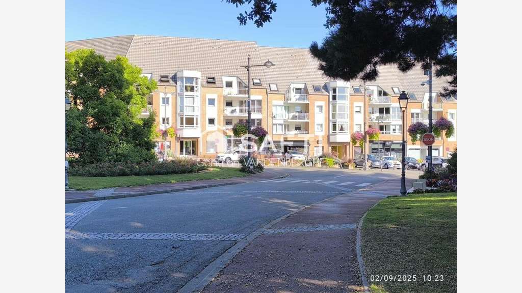 Vente local commercial 130m² à Longuenesse