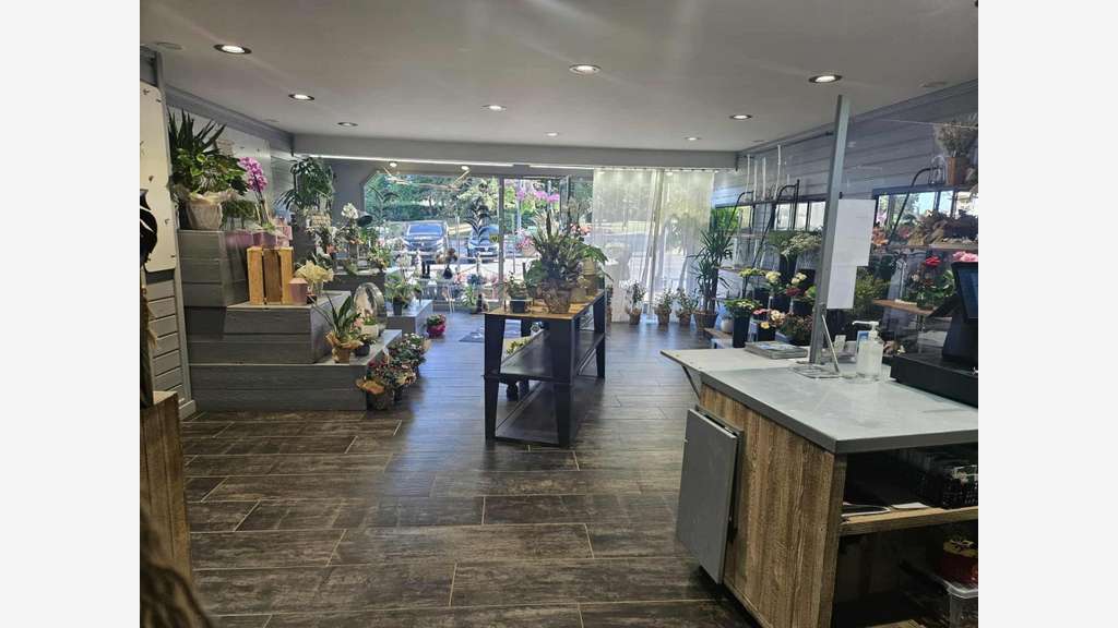 Vente local commercial 130m² à Longuenesse