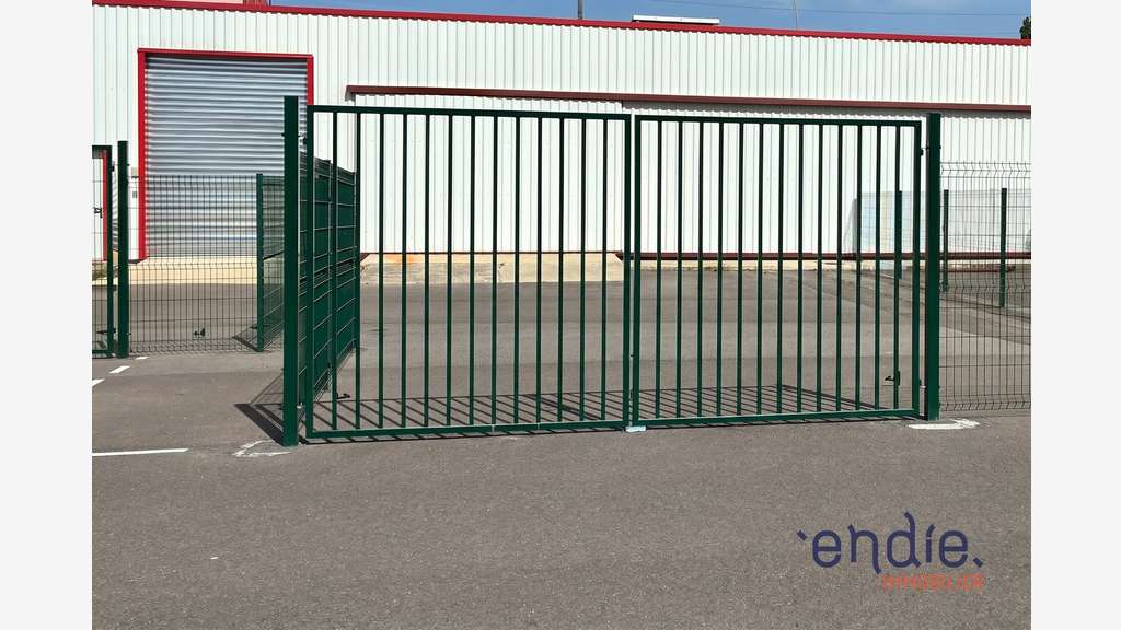 Local Commercial en Zone Dynamique à Lons !<BR><B