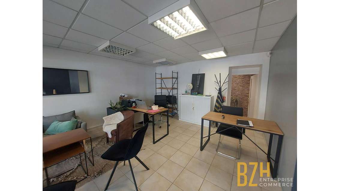 Local commercial belle vitrine à vendre à Lorient