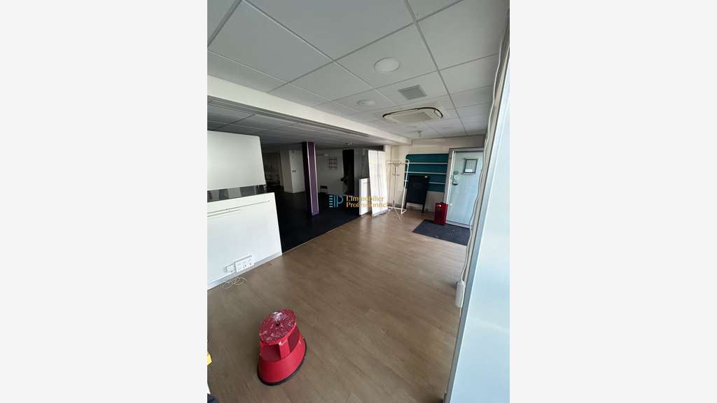 Vente local commercial 168m² à Lorient Keryado
