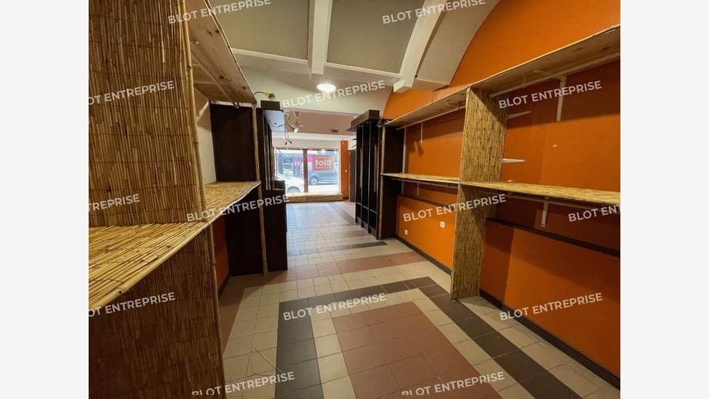 A louer à vendre local commercial 120m² à Lorient