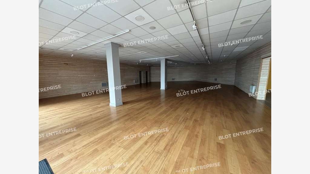 À LOUER À VENDRE - LOCAL COMMERCIAL 260 m² - LO