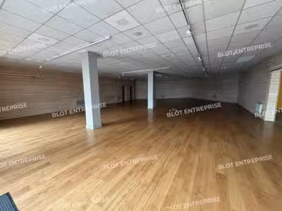 À LOUER À VENDRE - LOCAL COMMERCIAL 260 m² - LO