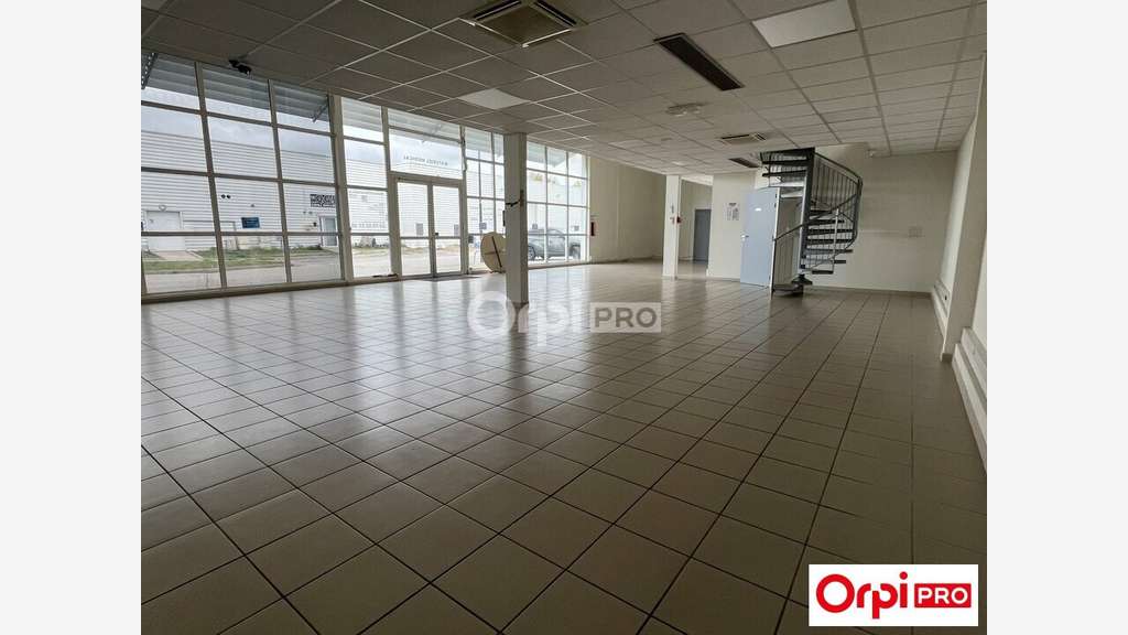 AV bâtiment de 450m² en za à Loriol-sur-Drôme