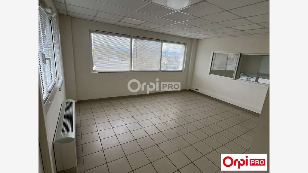 AV bâtiment de 450m² en za à Loriol-sur-Drôme