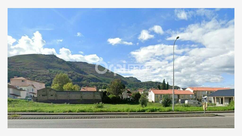 À Vendre local  430m² neuf empl N°1 à Lourdes