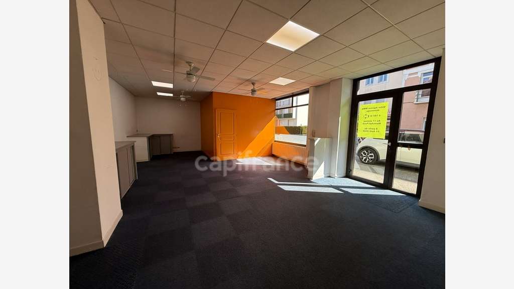 Local commercial ou pro de 82m² à vendre à Lourdes