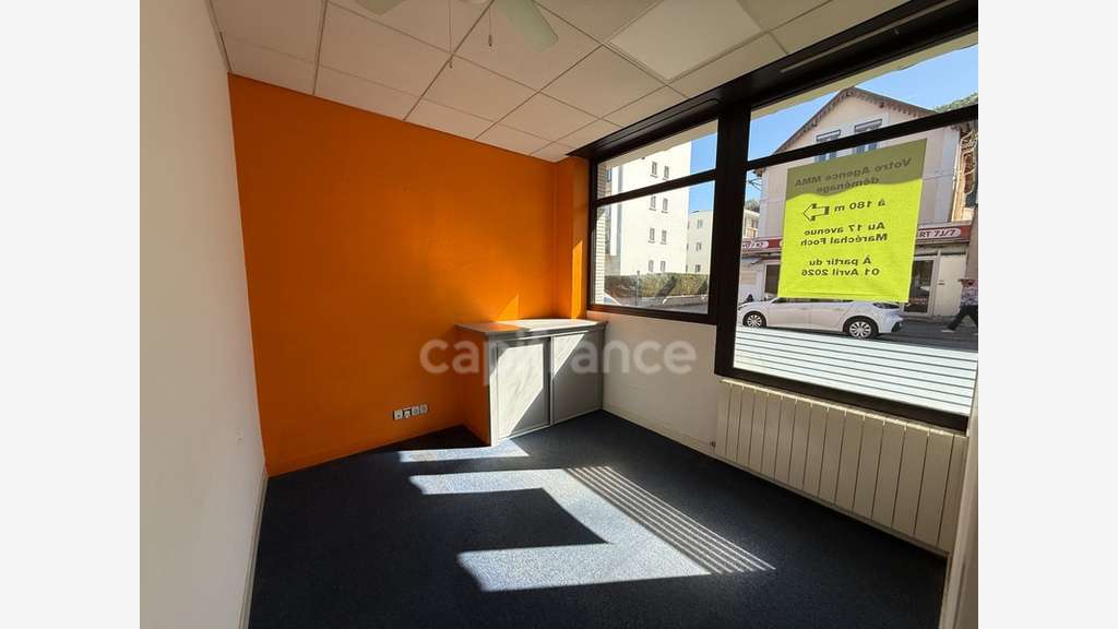 Local commercial ou pro de 82m² à vendre à Lourdes
