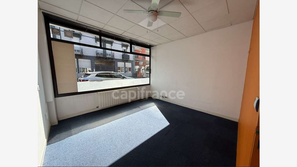 Local commercial ou pro de 82m² à vendre à Lourdes