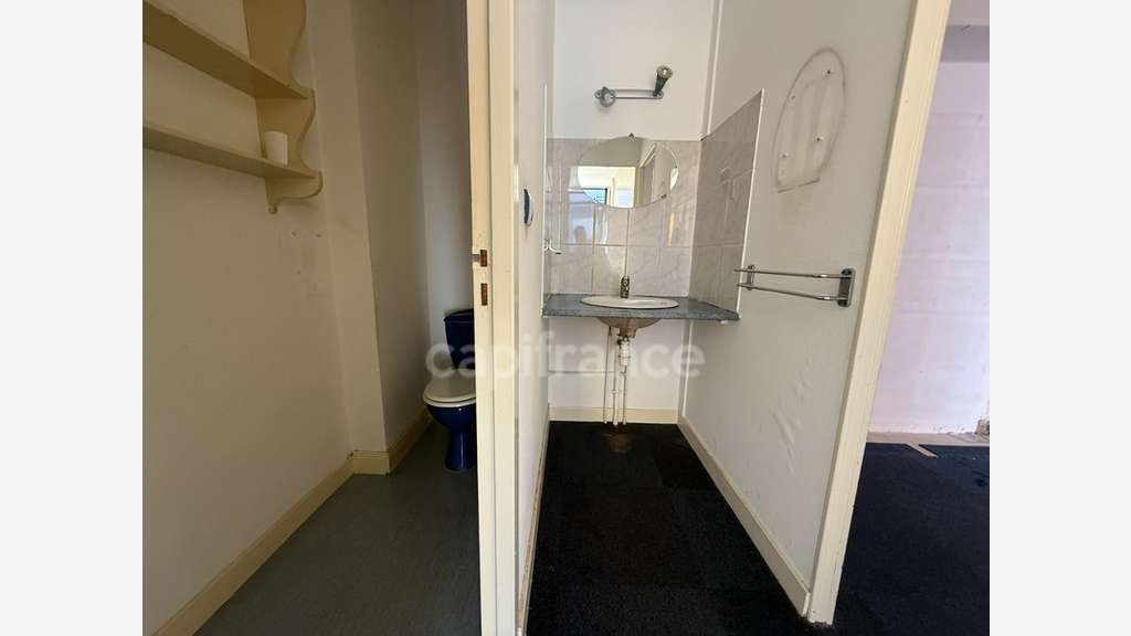 Local commercial ou pro de 82m² à vendre à Lourdes
