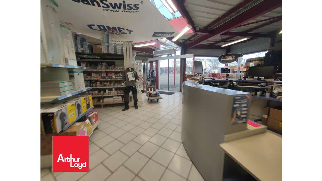 A vendre bâtiment commercial 1500m² en ZA à Lucé