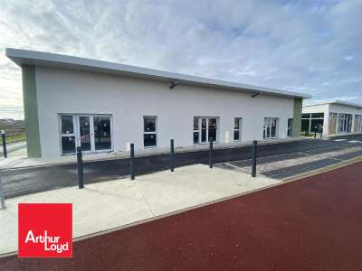 À vendre en VEFA cellule comm. 284m² à Luisant 