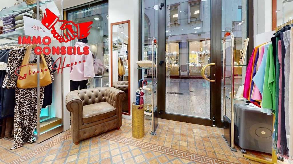 AV jolie boutique 40m² rue semi piétonne Lyon 2e