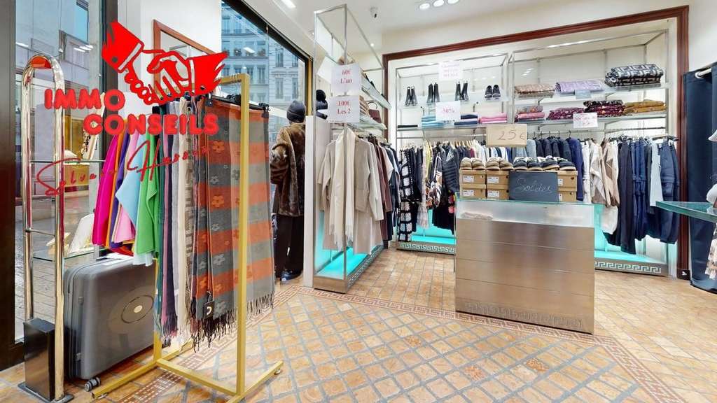 AV jolie boutique 40m² rue semi piétonne Lyon 2e