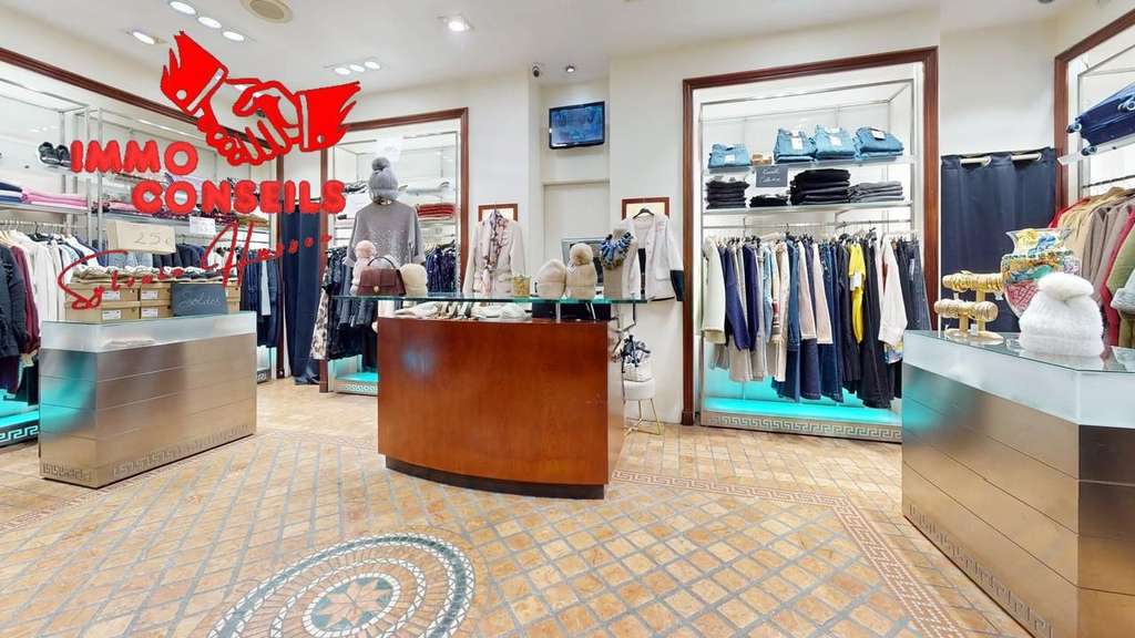 AV jolie boutique 40m² rue semi piétonne Lyon 2e