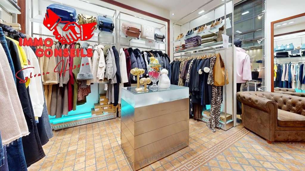 AV jolie boutique 40m² rue semi piétonne Lyon 2e