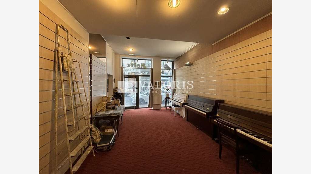 AV local commercial 200m²rue très passante Lyon 2e
