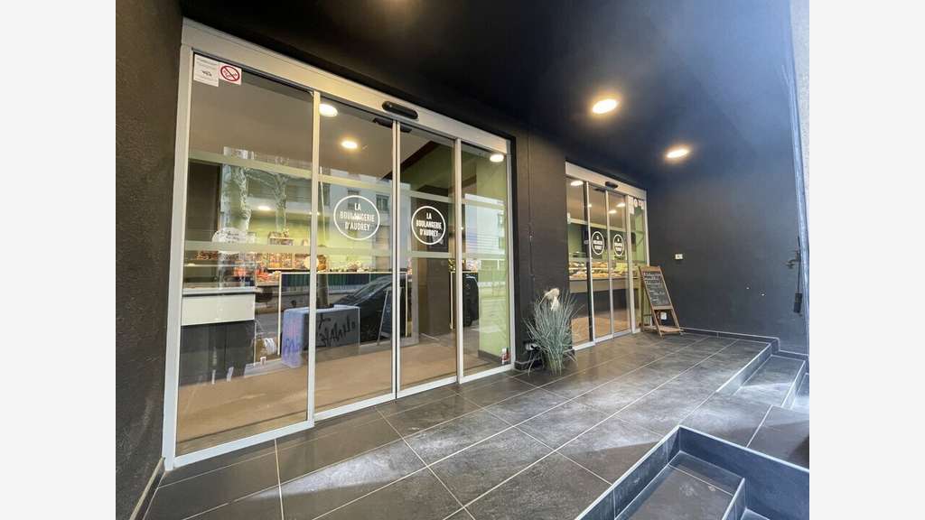 AV local 289m² avec bonne visibilité à Lyon 3e  