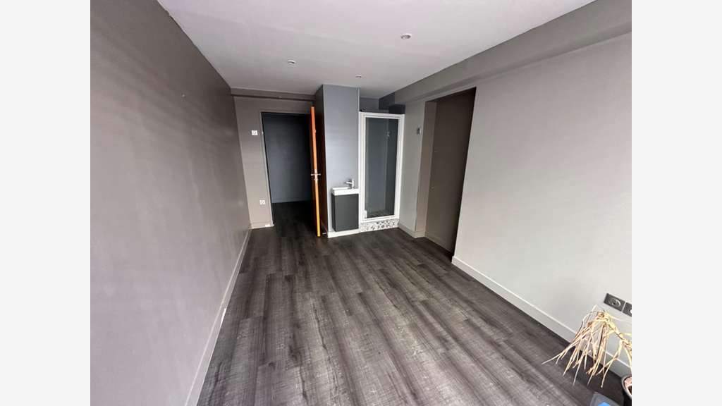 Murs local en angle 70m² à vendre à Lyon 4eme