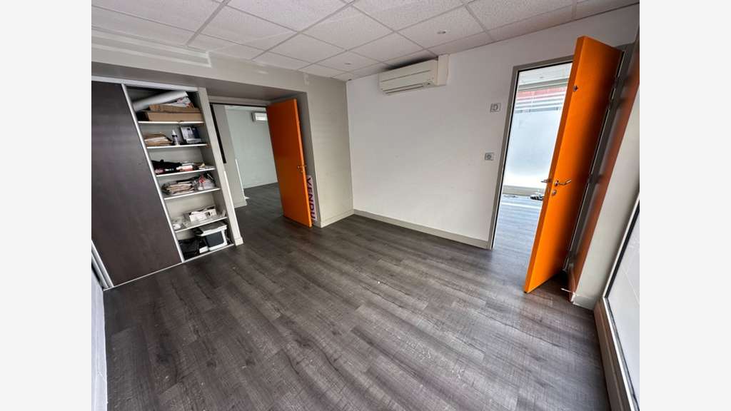Murs local en angle 70m² à vendre à Lyon 4eme