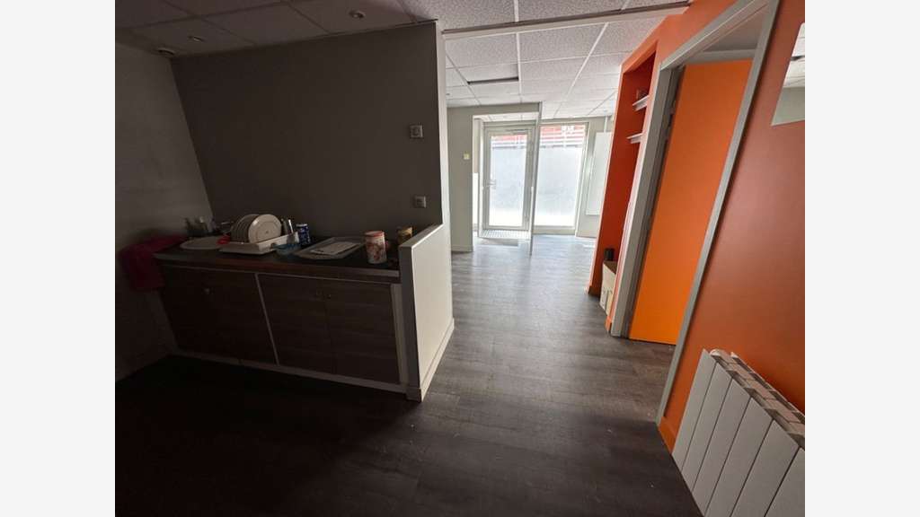 Murs local en angle 70m² à vendre à Lyon 4eme