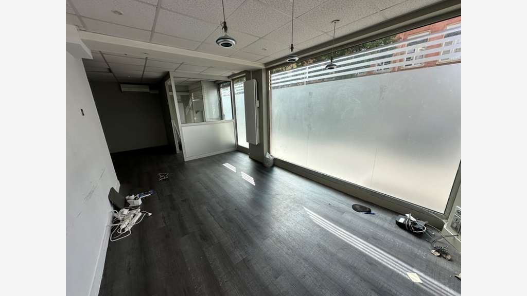 Murs local en angle 70m² à vendre à Lyon 4eme