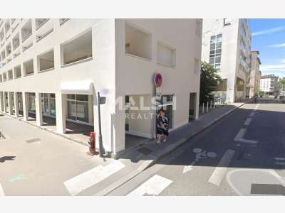 À vendre local commercial 167m² à Lyon 7e