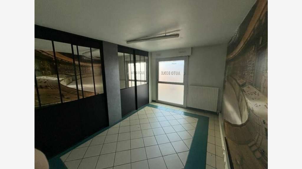 AV local commercial 147m² à Lyon 7e métro Jaurès