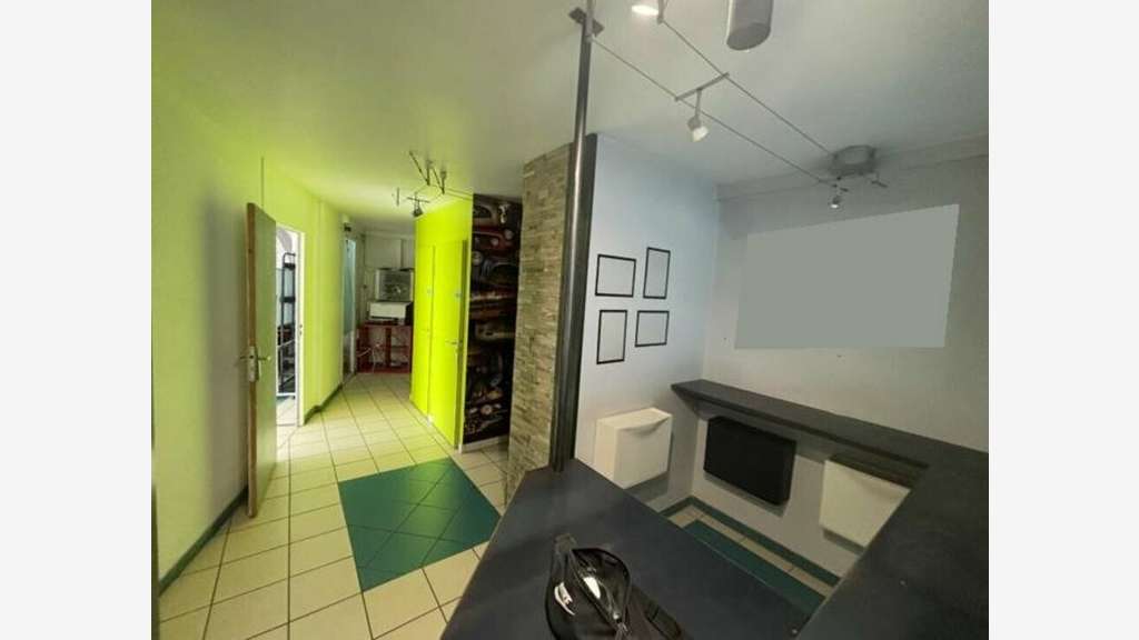 AV local commercial 147m² à Lyon 7e métro Jaurès