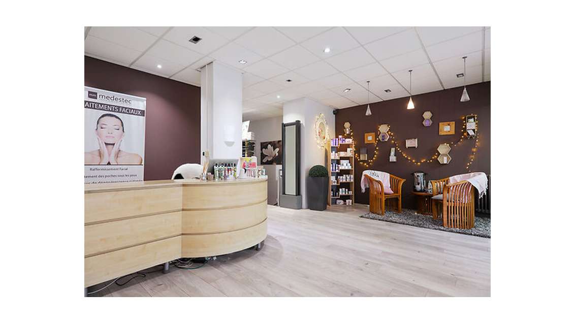 AV murs 163m² Lyon 7e Place Aristide Briand