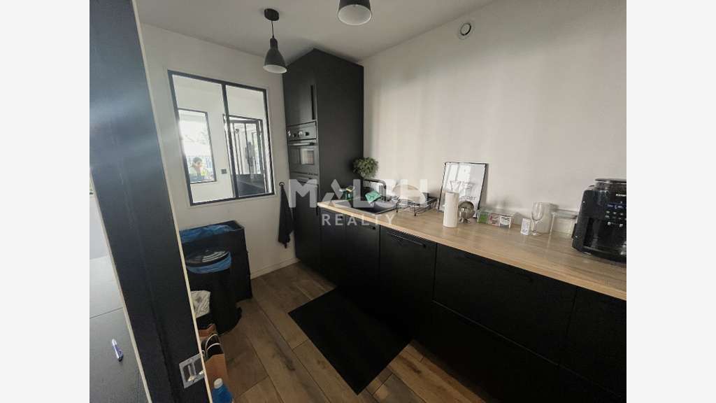 Local commercial 93m² à vendre à Lyon 8ème