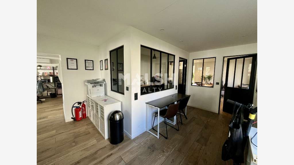 Local commercial 93m² à vendre à Lyon 8ème