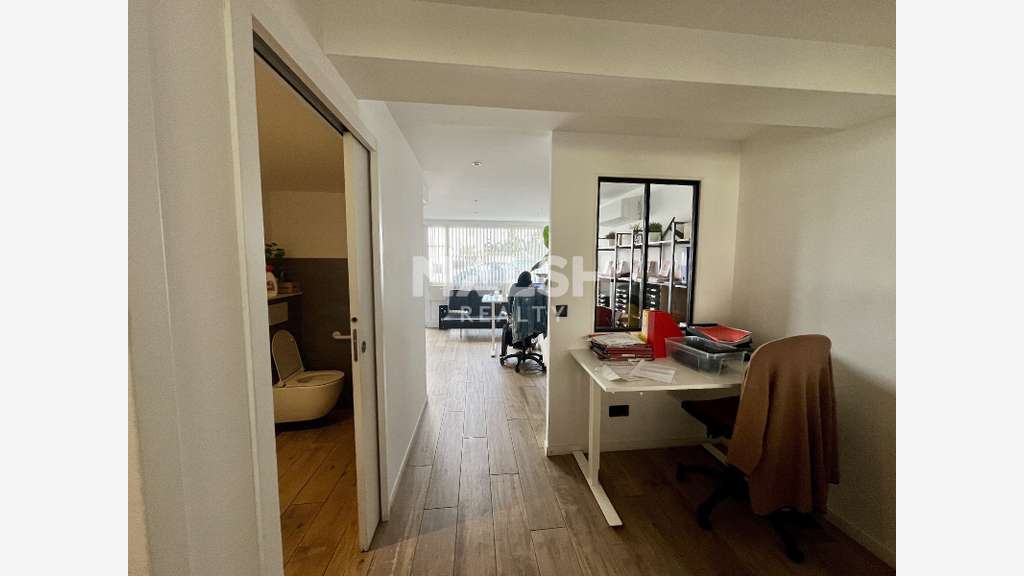Local commercial 93m² à vendre à Lyon 8ème