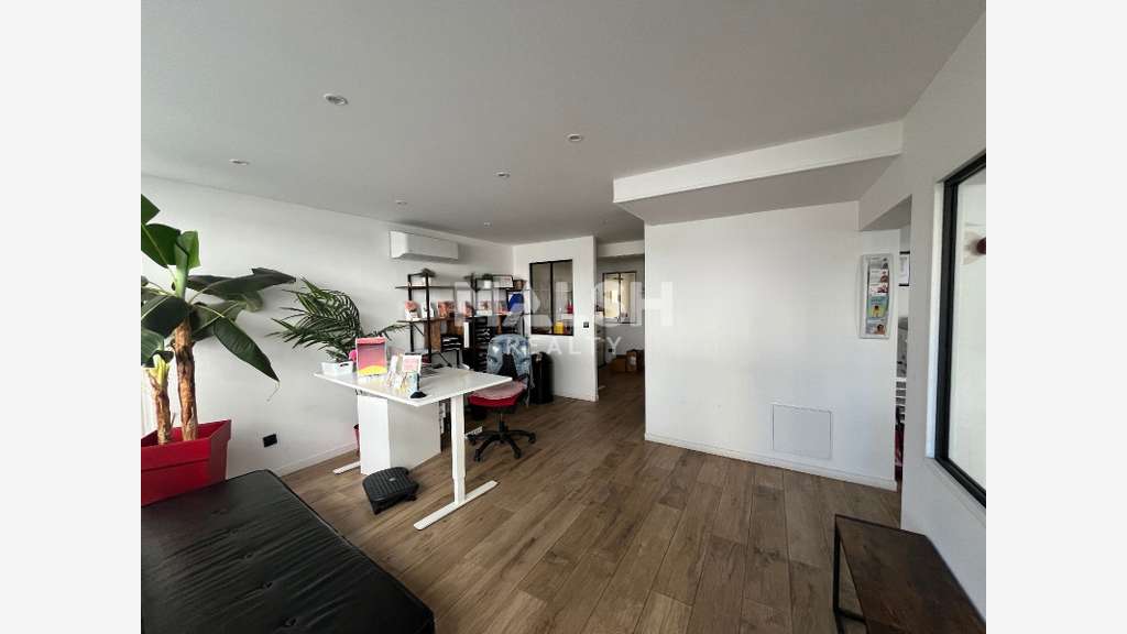 Local commercial 93m² à vendre à Lyon 8ème