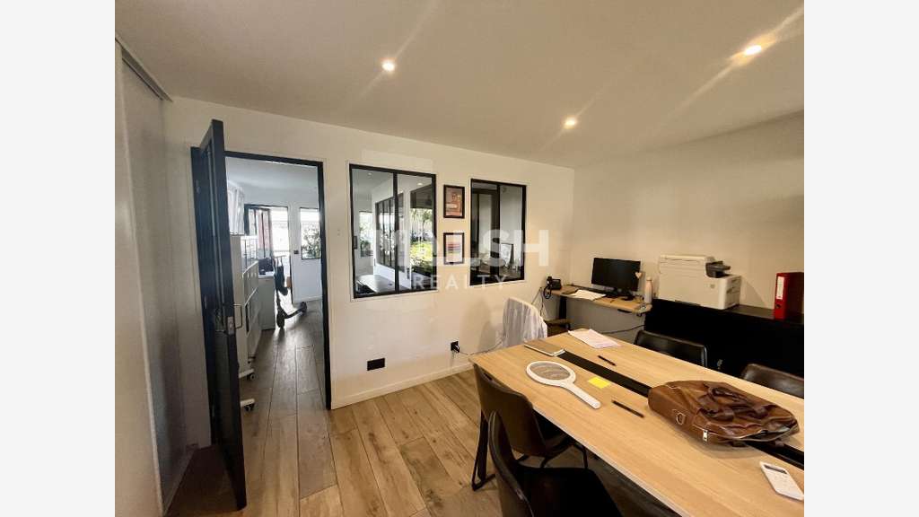 Local commercial 93m² à vendre à Lyon 8ème