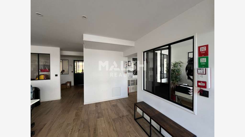 Local commercial 93m² à vendre à Lyon 8ème