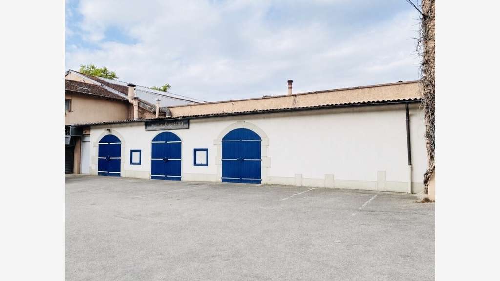Local commercial 240m2 + parking