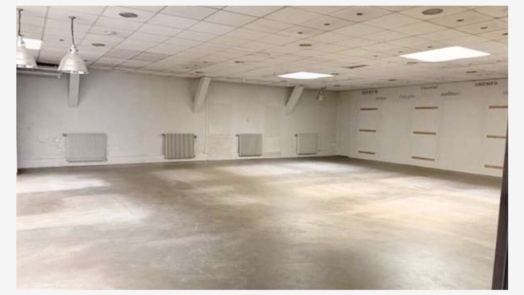 Local commercial 240m2 + parking