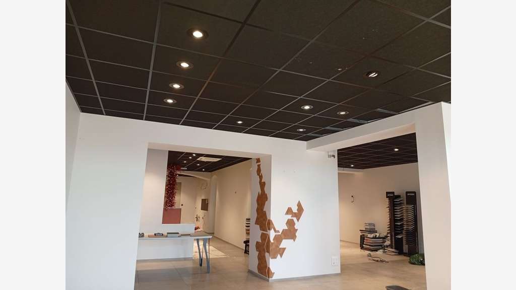 Vente local commercial rénové de 150m² à Mâcon