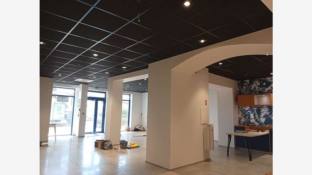 Vente local commercial rénové de 150m² à Mâcon