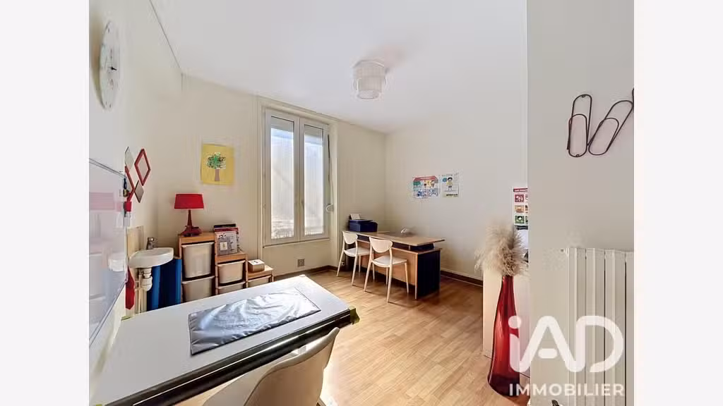 Vente local professionnel de 93m² en RDC à Magenta