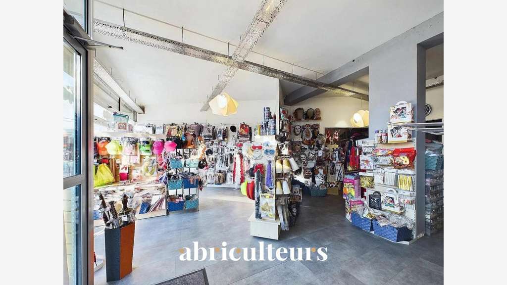 Fonds de commerce de 109 m² en vente à proximité C