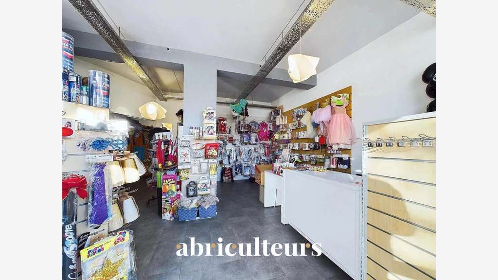 Fonds de commerce de 109 m² en vente à proximité C